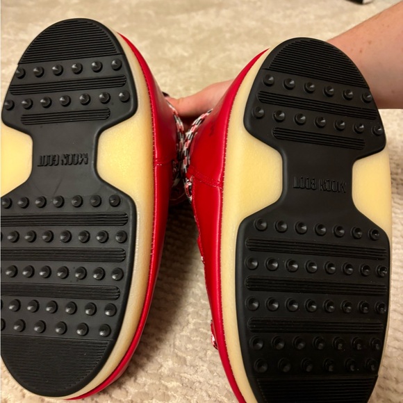 NWT Moon Boot Red Patterned Shoes size 7/7.5 - Picture 4 of 5
